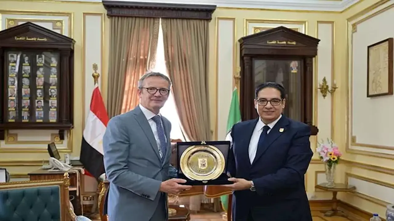 مشروعات ملموسة.. ماذا دار في لقاء رئيسي جامعتي القاهرة وليدن الهولندية؟